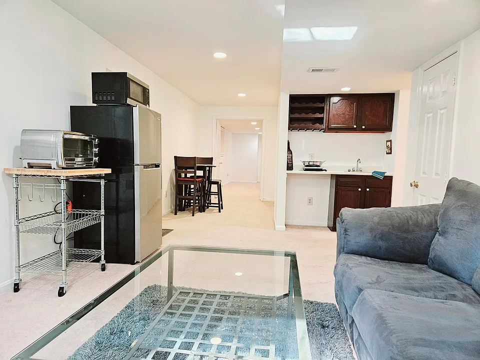 9409 Surratts Manor Dr #BASEMENT
