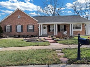 16276 Windfall Ridge Dr, Chesterfield, MO 63005