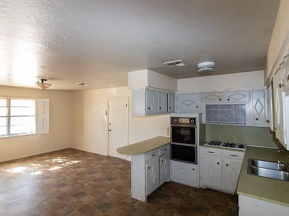 5th image of 1400 Tanglewood Ln