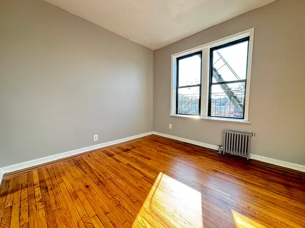 652 Soundview Avenue image 5 of 8