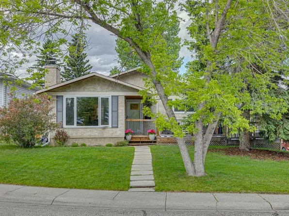 12019 S Canfield Grn SW, Calgary, AB T2W 1V3
