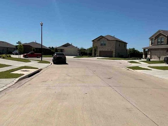 Exterior Neighborhood (street photo)