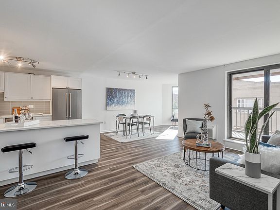 2nd image of 200-10 Lombard St #521