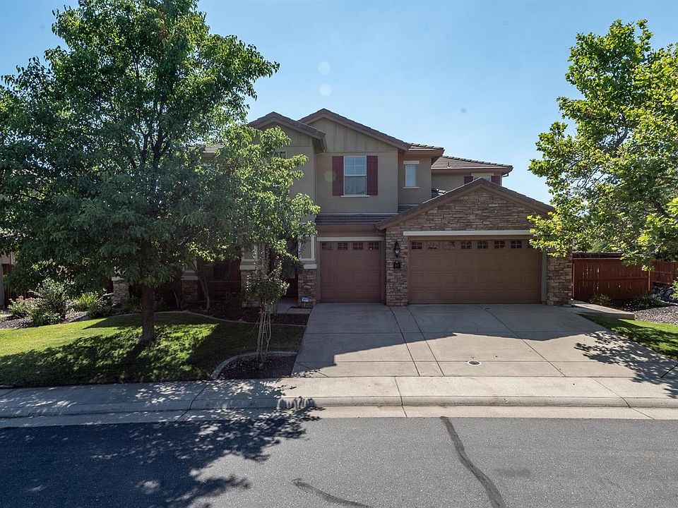 2nd image of 3818 Sylvan Dr
