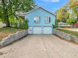 2708 Francis Sites Dr, Spirit Lake, IA 51360