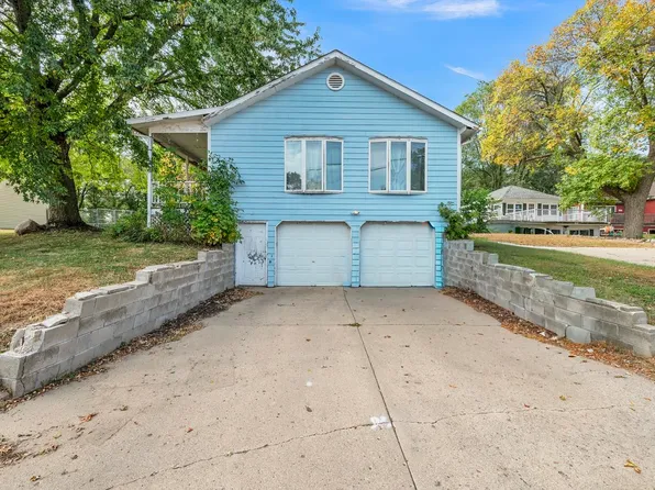 2708 Francis Sites Dr, Spirit Lake, IA 51360