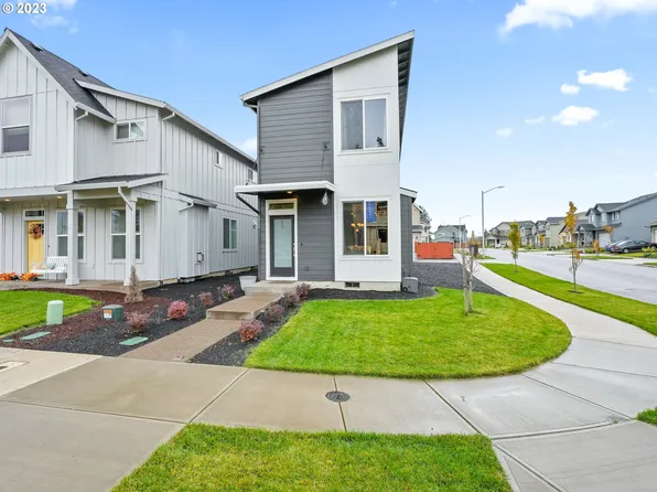 4036 Village Center Dr, Salem, OR 97302