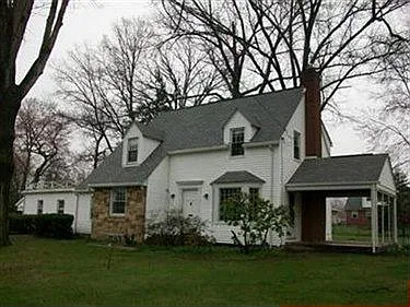 1408 Genesee Ave NE photo 1