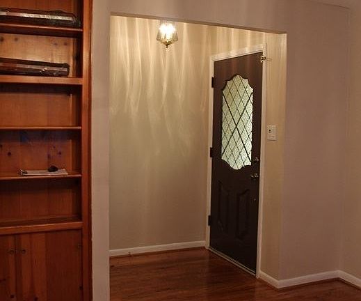 3rd image of 412 Oak St