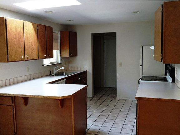 3rd image of 6220 Alder Glen Dr SE
