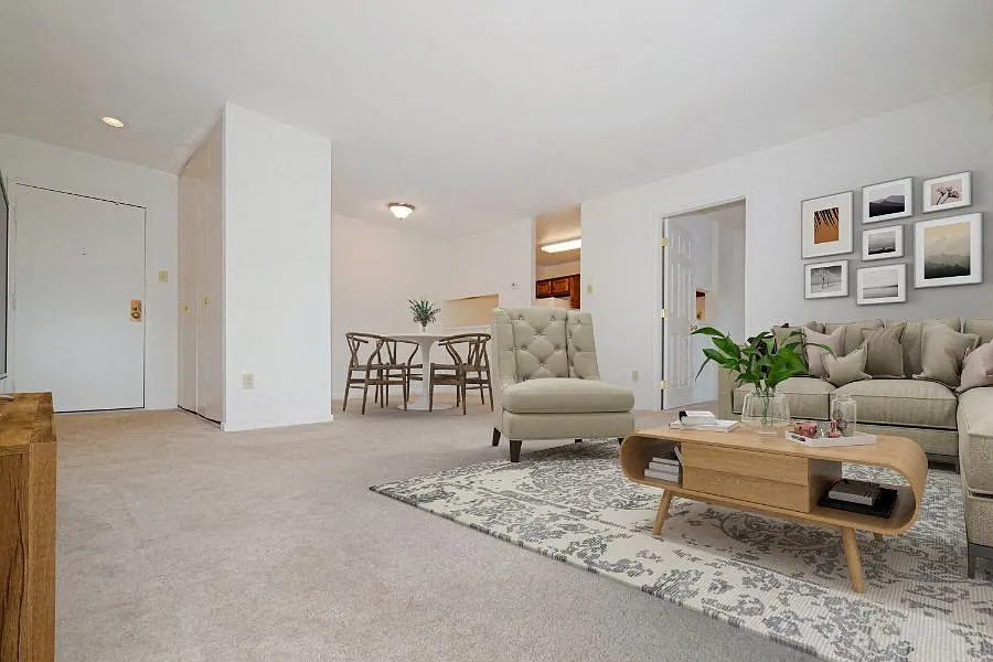 St. Regis Apartments — Photo 3