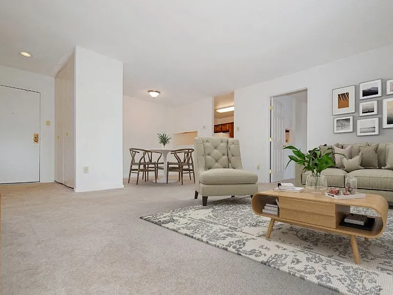 St. Regis Apartments — Photo 3