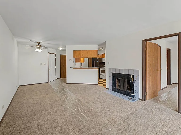 1203 Wyndham Ct #105 — Photo 2