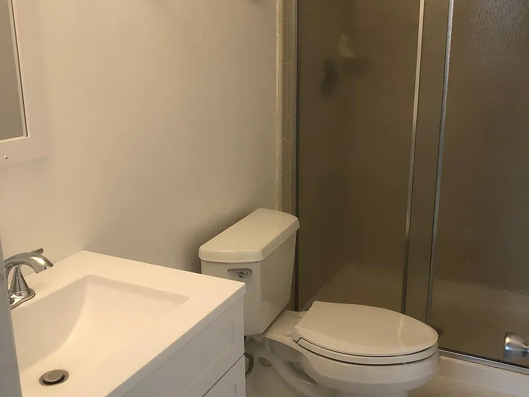 Full bathroom (master)