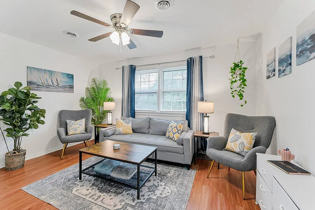 2 bed, 800 sqft, $2,500 — Photo 1