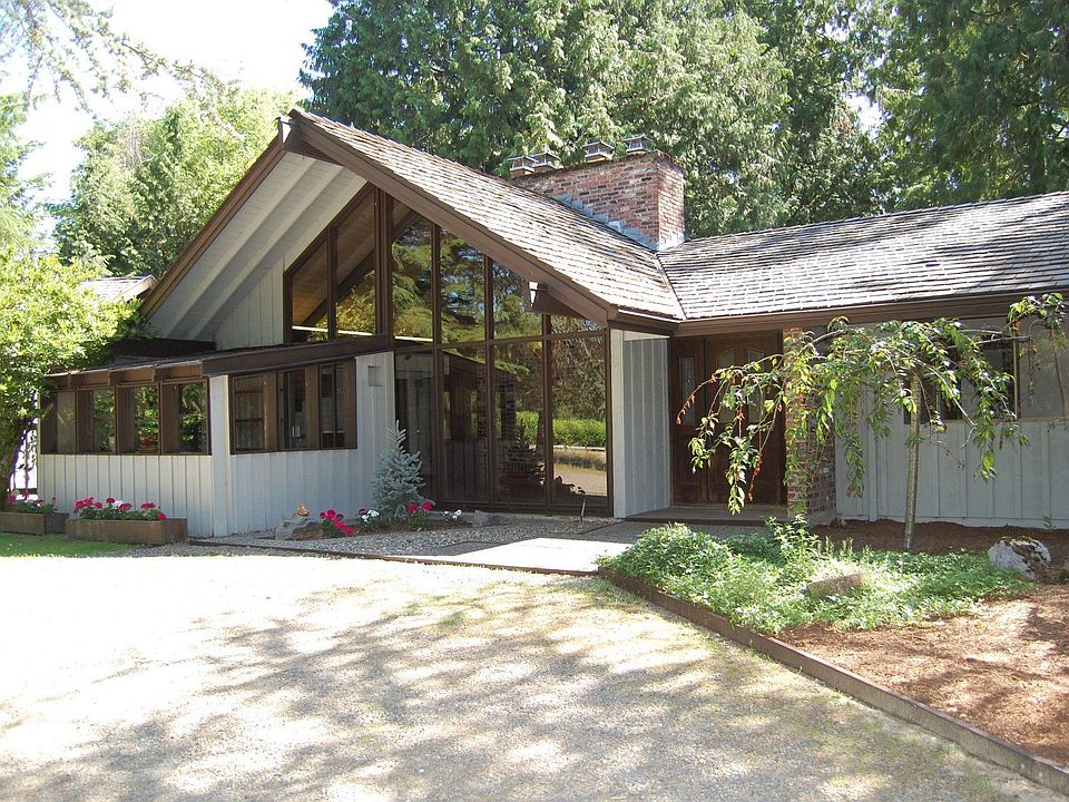 1st image of 8220 208th Ave NE