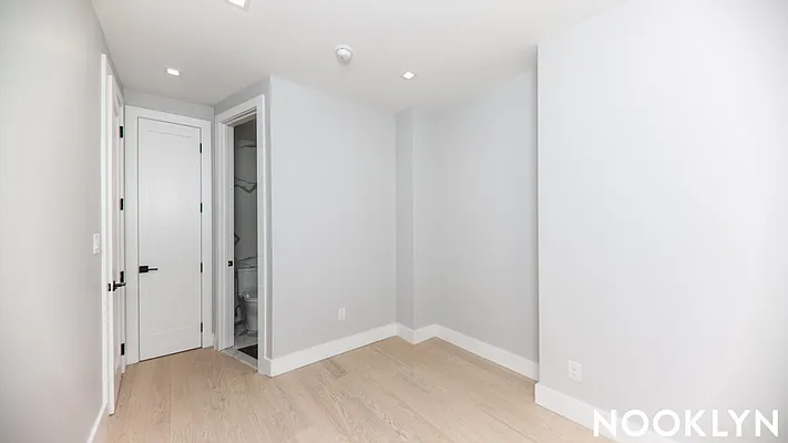 Rented by Nooklyn NYC LLC | media 18