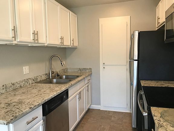 3rd image of 3779 Blackford Ave APT 24