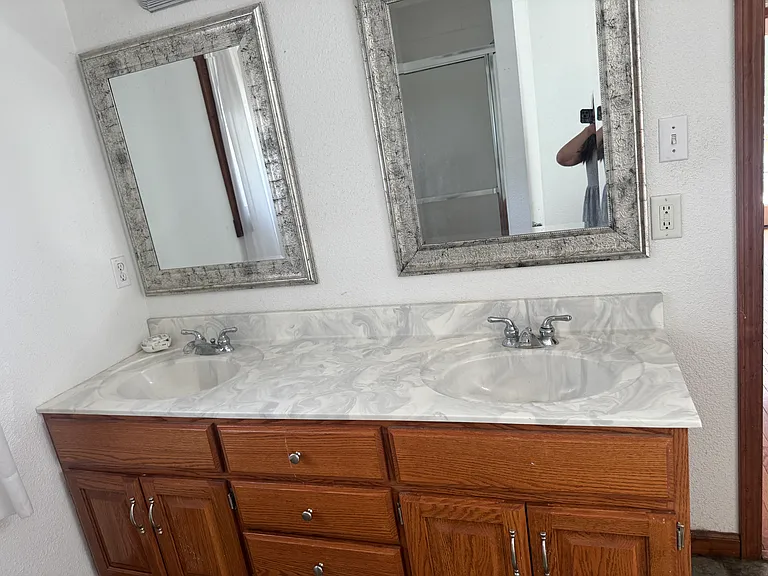 13916 Radford Ln — Photo 16