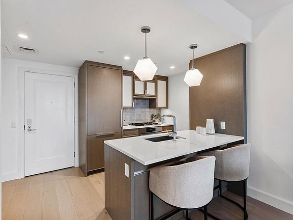 3rd image of 100 Lovejoy Wharf Unit 8H