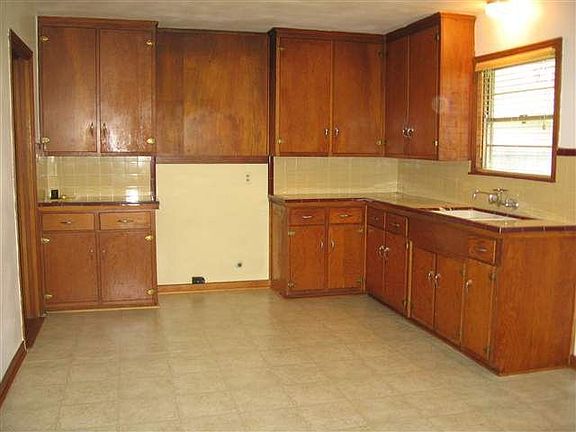 3rd image of 2312 Gary Ave