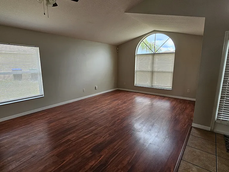 7642 Fordham Creek Ln — Photo 4