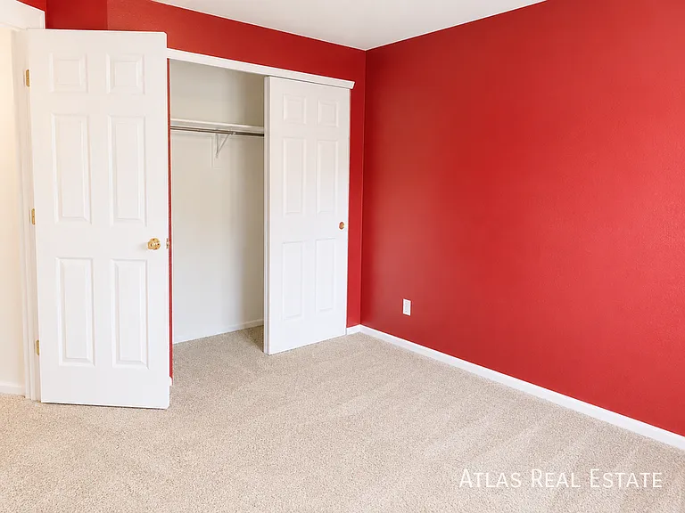 1071 Thornbury Pl — Photo 11