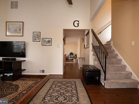 2nd image of 4 Wrightwood Pl