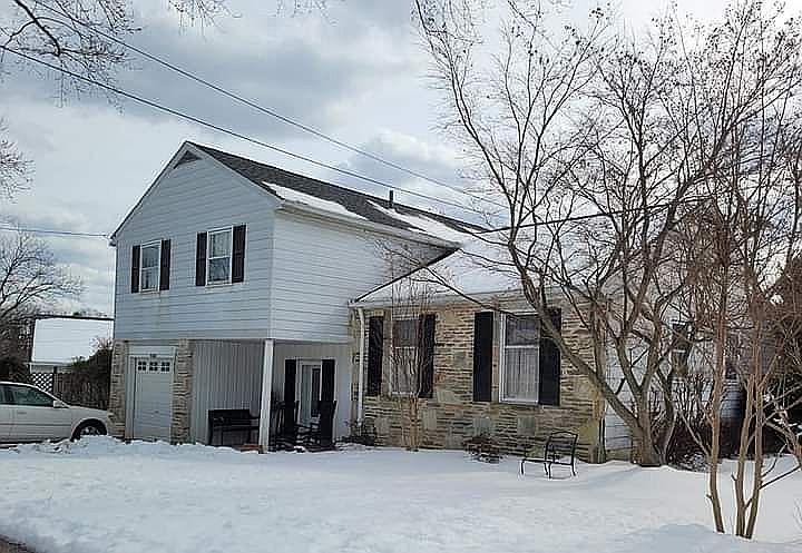 1st image of 698 Renz St