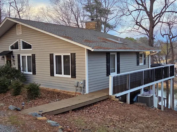 1085 Azalea Dr, Moneta, VA 24121