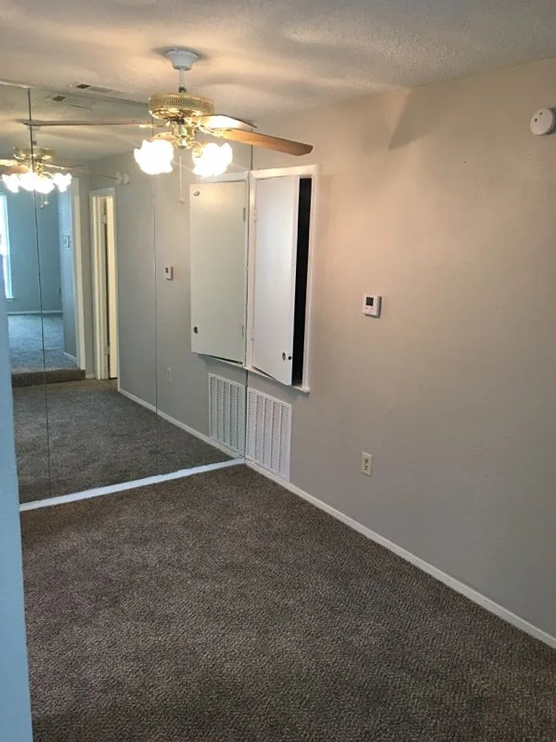 Fabulously maintained condo with beautiful surrounding — Photo 3