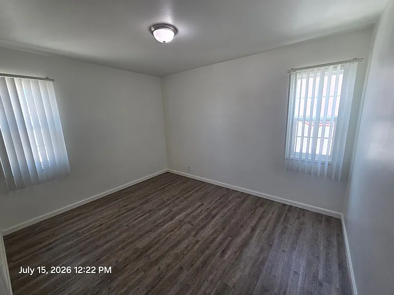 921 E Alwood St — Photo 10