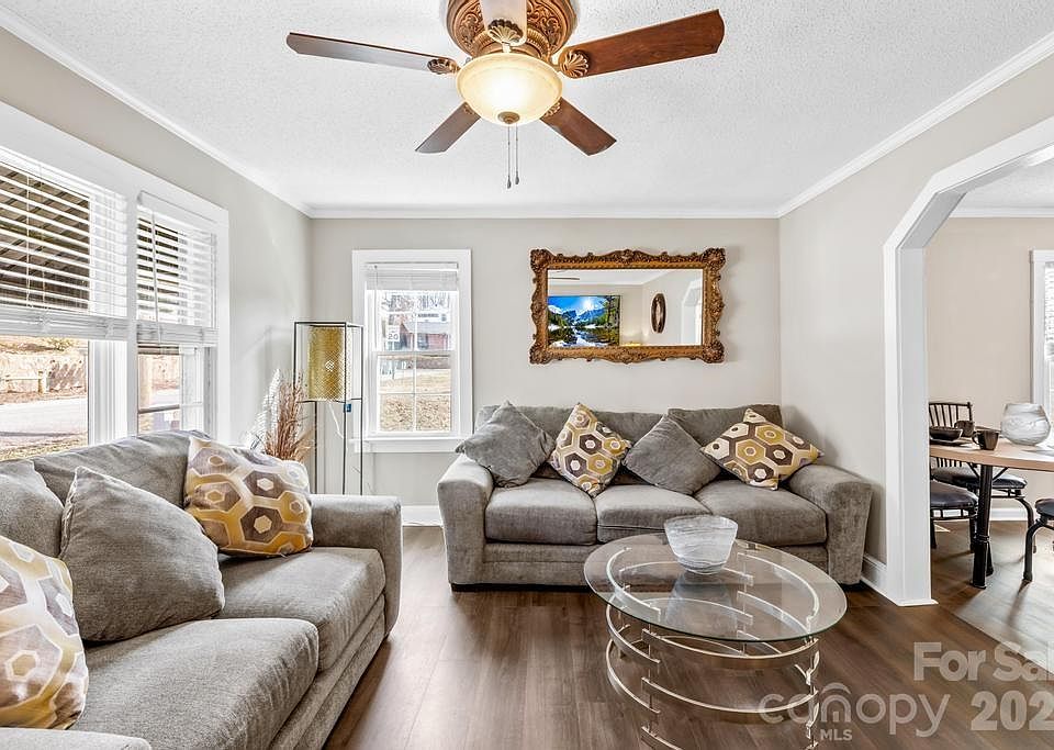 1st image of 430 Arlington Cir NW