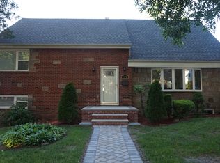 928 Alpine Dr, Teaneck, NJ 07666