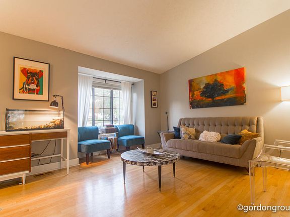 3rd image of 1275 Gladstone Dr SE