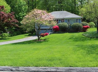39 Dogwood Ln, Pleasantville, NY 10570