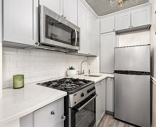 4th image of 425 E 63rd St APT E11b