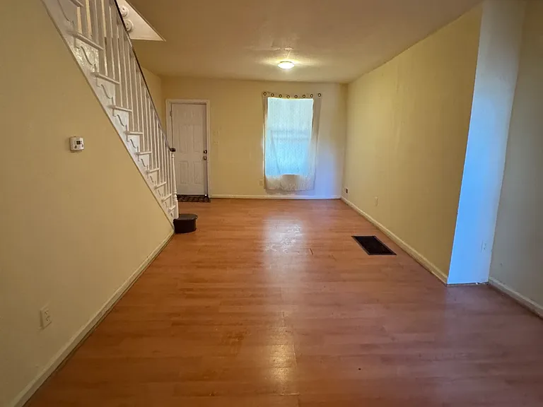 5515 Crowson St — Photo 2