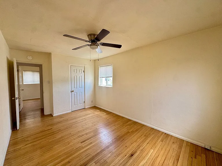1708 Richmond Dr NE — Photo 10