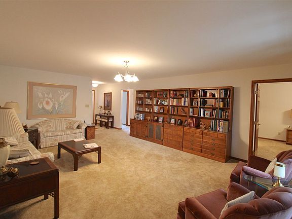 4th image of 809 Crane Ct