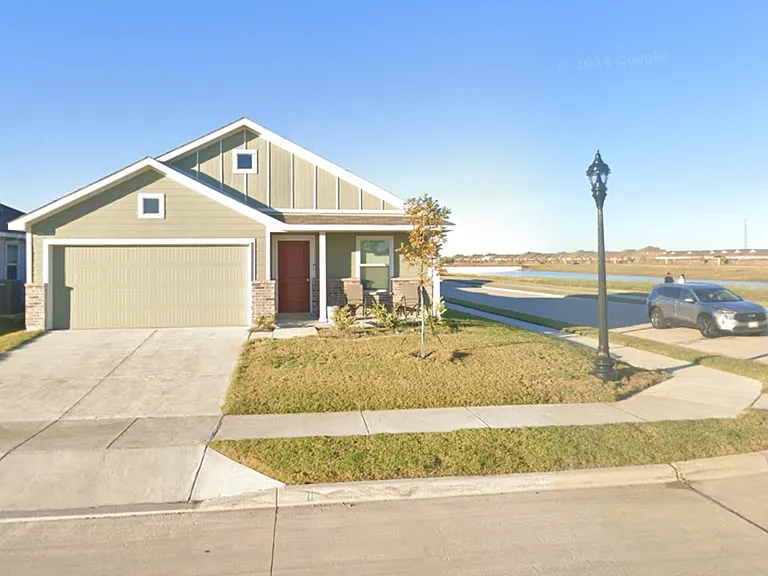 Riverside Dr — Photo 1