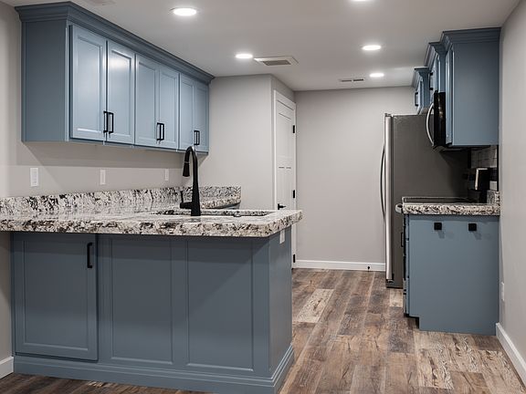 4th image of 3250 S Midway Ave #2