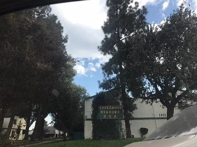E Grand Ave — Photo 4