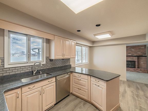 5th image of 1587 Three Lakes Dr