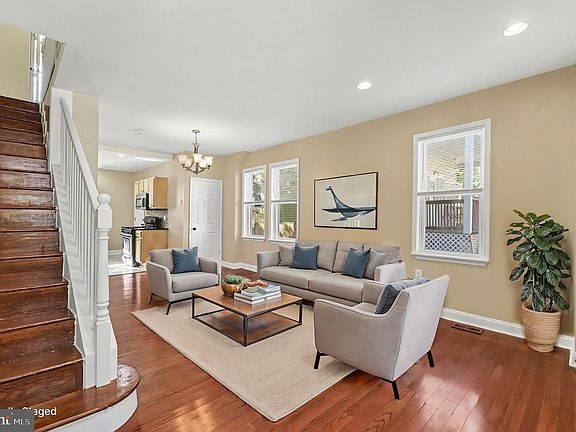 3rd image of 537 Benninghaus Rd