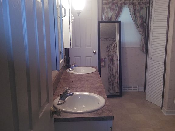 5th image of 10471 E River Rd
