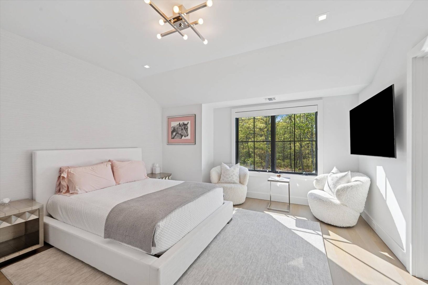  Chic Guest Bedroom