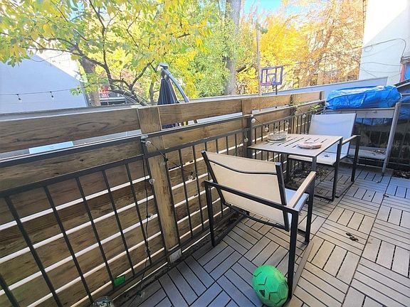 4th image of 337 De Graw St #1