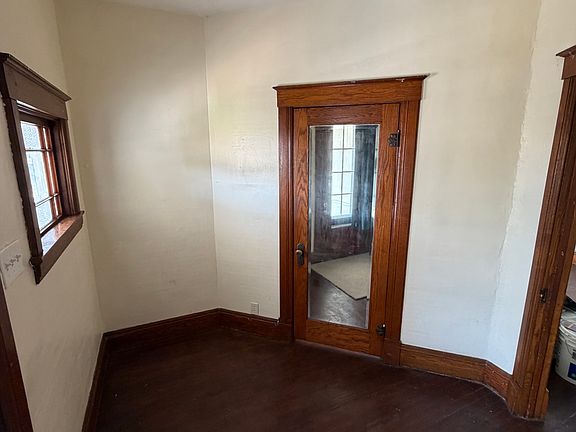 4th image of 2500 S Saginaw St APT 1