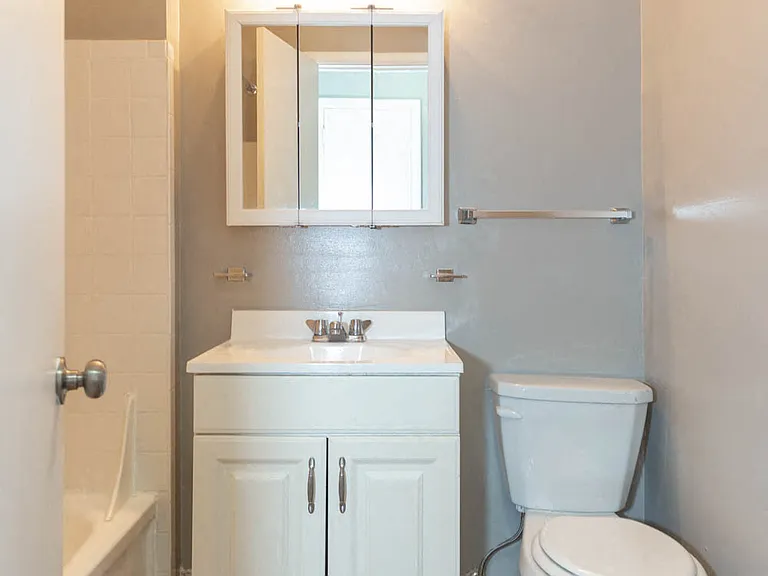 Kensington Club Apartments — Photo 14